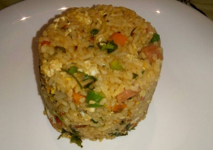 A picture of Spicy vegetable rice with egg and sausage.