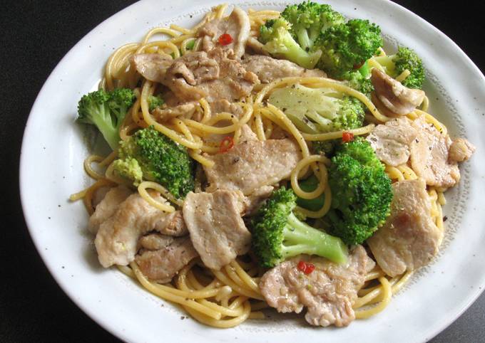 A picture of Garlic Chilli Pork & Broccoli Spaghetti.