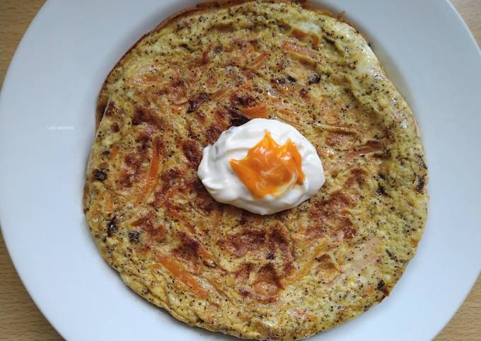 A picture of Omelette with onion and carrot.