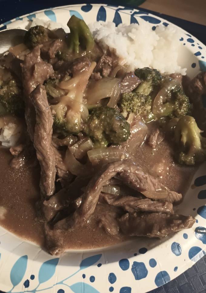 A picture of Beef, Onion, and Broccoli Stirfry.