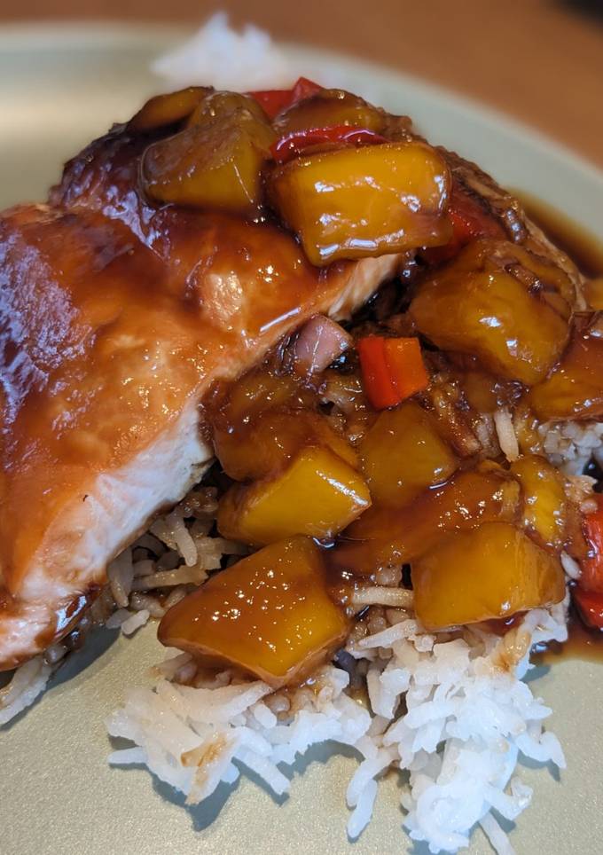 A picture of Mango honey glazed salmon.