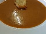 A picture of Tomato soup /Croutons.