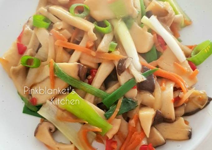 A picture of Stir fry Oyster Mushroom.