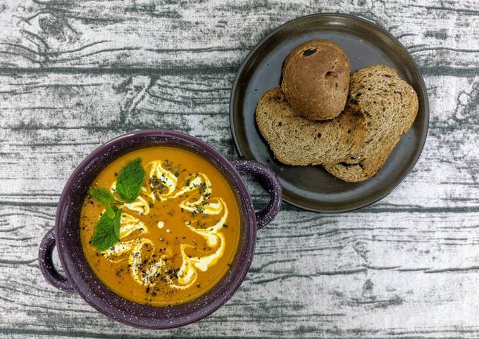 A picture of Curry carrot soup.