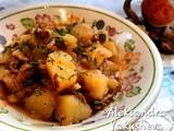 A picture of Potatoes with chanterelles in a slow cooker.