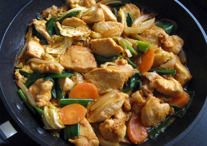 A picture of ‘Dak-galbi’ Spicy Stir-fried Chicken & Vegetables.