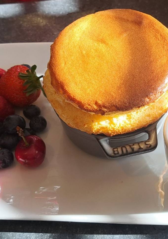 A picture of Fluffy Souffle Style Pancakes.