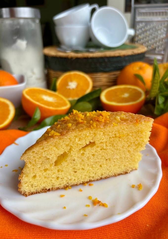 A picture of Orange sponge cake 🍊 (bizcocho de naranja).