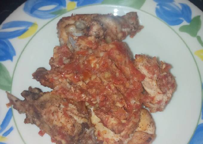 A picture of Oven baked tomato cinnamon chicken.