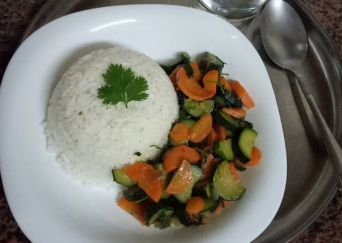 A picture of #weekly jikoni challenge sauted vegetables and fried rice.