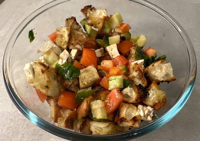 A picture of Crunchy feta and tomato salad.