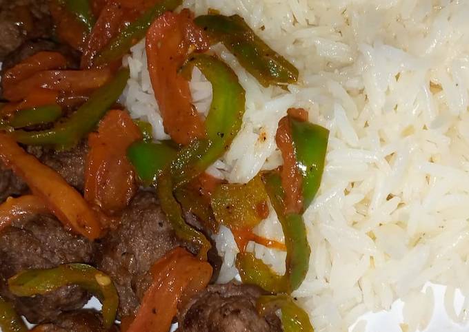 A picture of Meatballs with veggies and steamed rice.