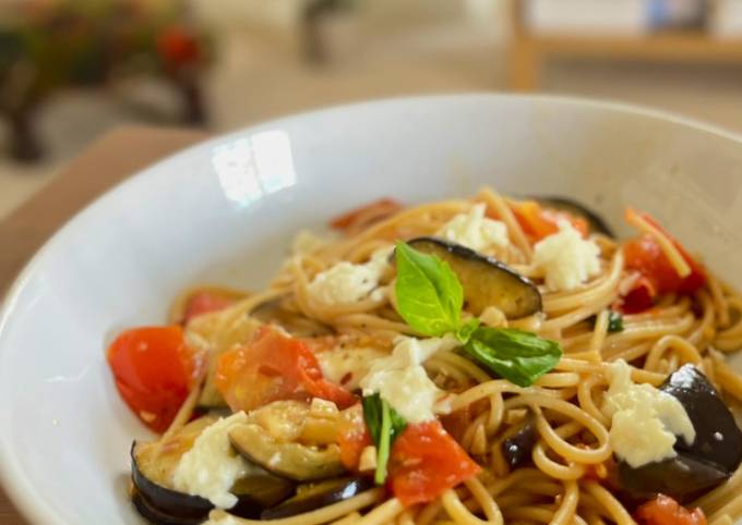 A picture of Aglio e olio inspired pasta with aubergine, tomato and mozzarella (⭐️ best ever summer pasta 🍝).