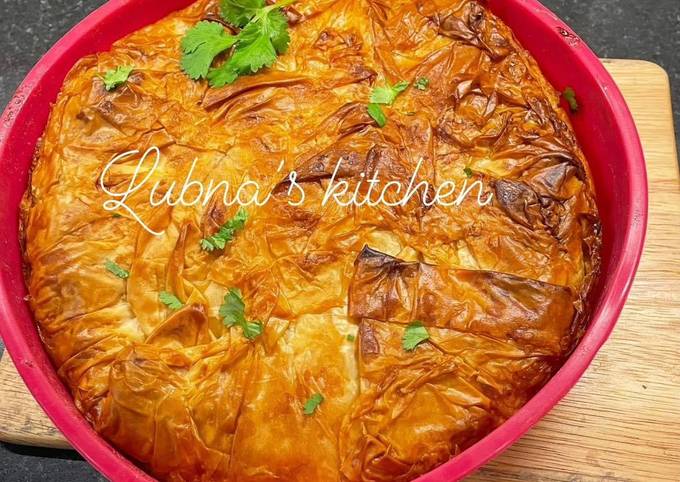 A picture of Chicken & Vegetables Filo Pie:.