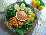 A picture of Gado-Gado Surabaya: Mixed Vegetables with Peanut Sauce Dressing.