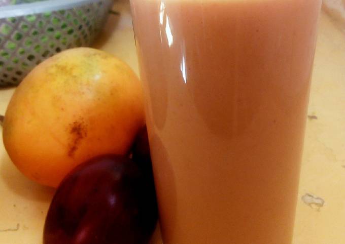 A picture of Mango and Tree Tomato Smoothy.