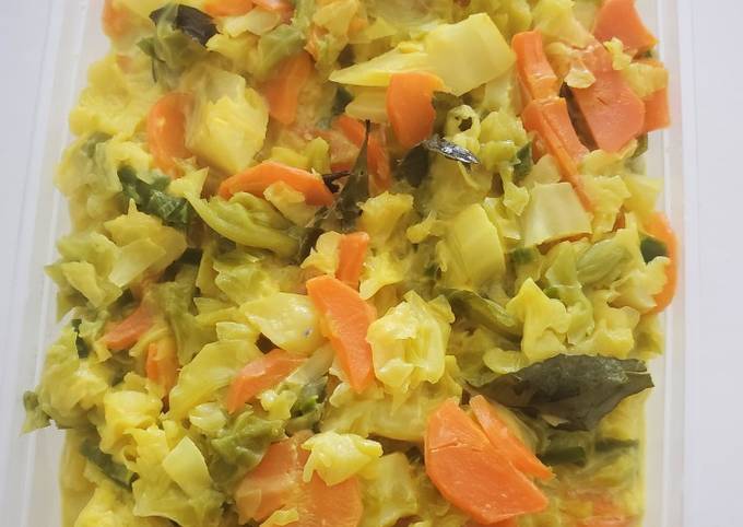 A picture of Mama's Cabbage and Carrot Curry.