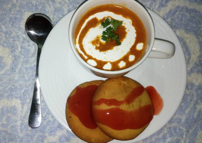 A picture of Creamy tomato soup.