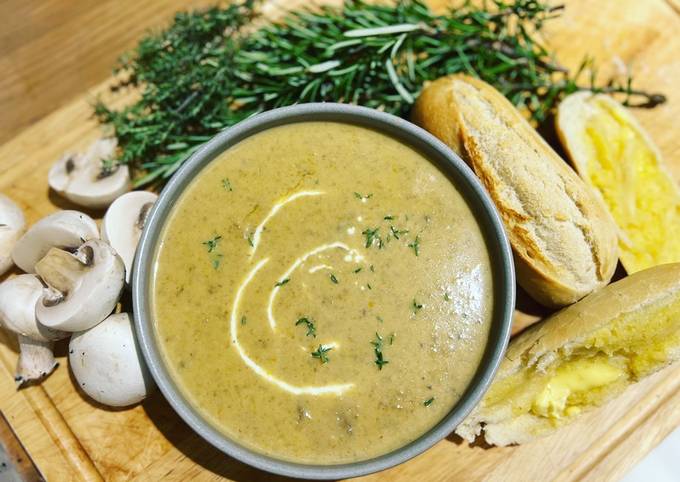 A picture of Cream of mushroom soup.