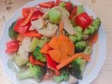 A picture of Stir fried vegetable in season (vegan food).