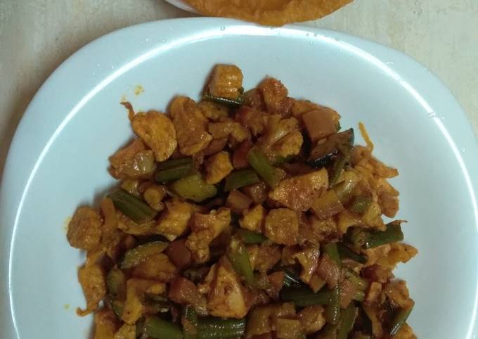 A picture of Stir fried chicken with vegetables#breakfast quickfix.