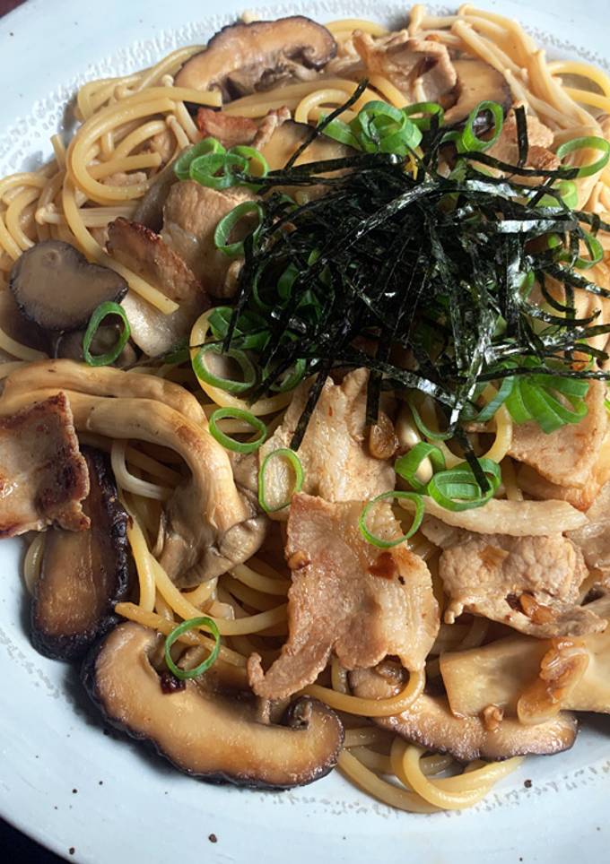 A picture of Asian Mushroom & Pork Spaghetti with Garlic Butter Soy Sauce.