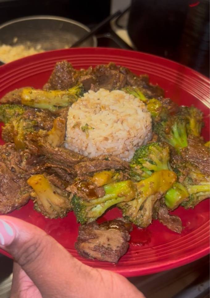 A picture of Beef and Broccoli 🥩🥦🍚.