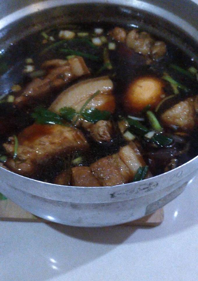 รูปของ ไข่พะโล้และสามชั้น