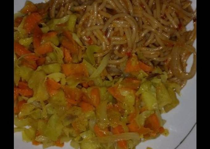 A picture of Pasta jollof with vegetable.