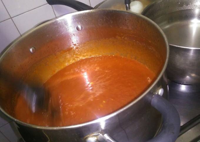 A picture of Tomato and red bell pepper puree.