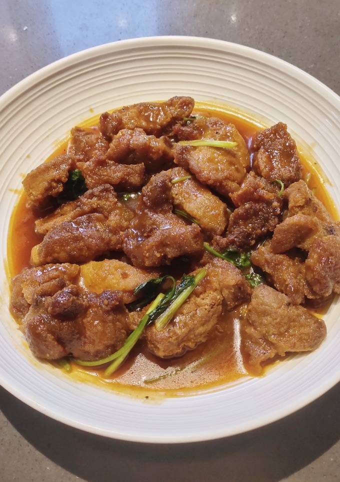 A picture of Porkchop in Lemongrass Sauce.