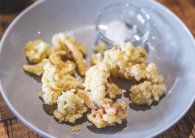 A picture of Cauliflower tempura.