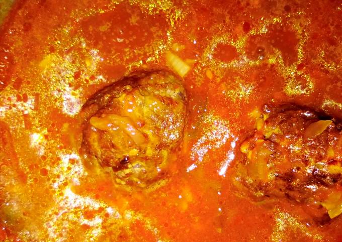 A picture of Meatballs in tomato sauce.