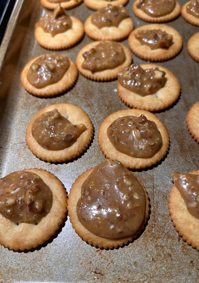 A picture of Ritz Pecan Pie Bites.