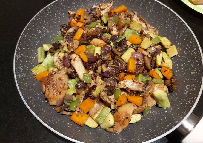 A picture of Chicken,mushroom veggies(serve with your rice choice).