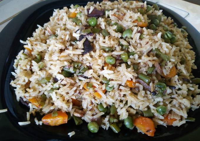 A picture of Vegetable pulao/pilau.