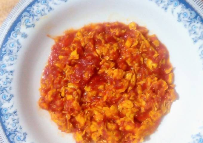 A picture of Scrambled eggs with tomatoes.