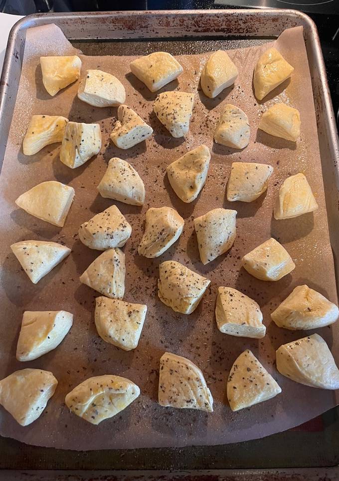 A picture of Garlic & butter biscuit bites.