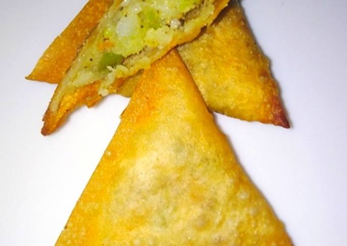 A picture of Mix vegetables samosa.