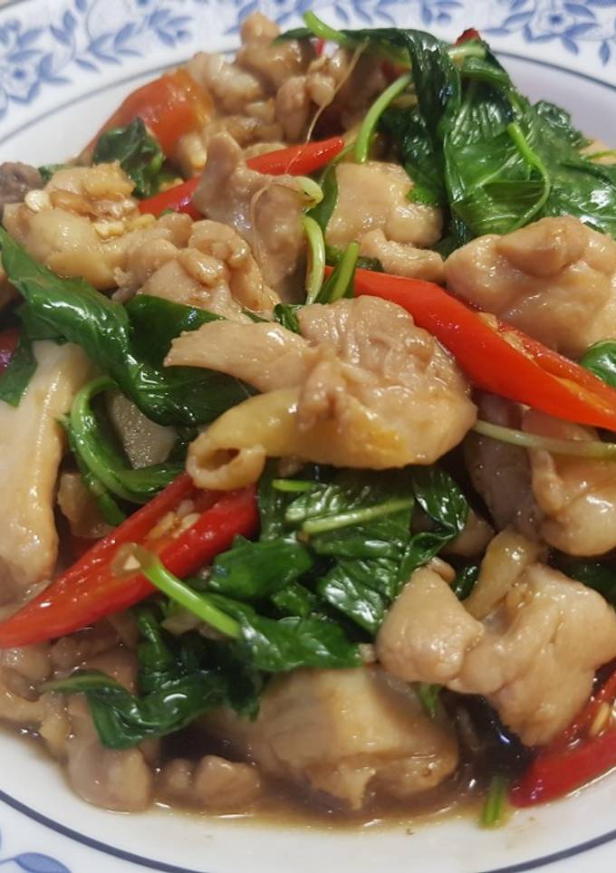 รูปของ สะโพกไก่ผัดโหระพา #