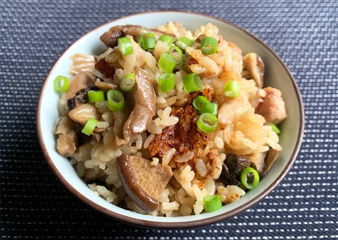 A picture of Dried Mushrooms & Chicken Takikomigohan.