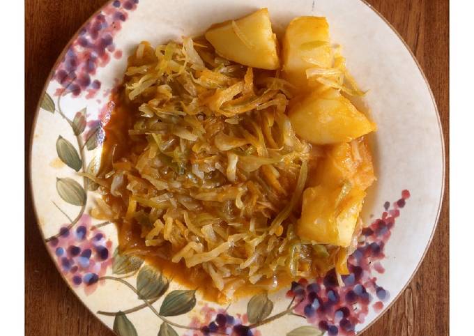 A picture of Cabbage-potato soup.