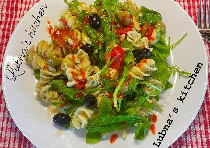 A picture of Easy Tomato and Spinach Pasta:.