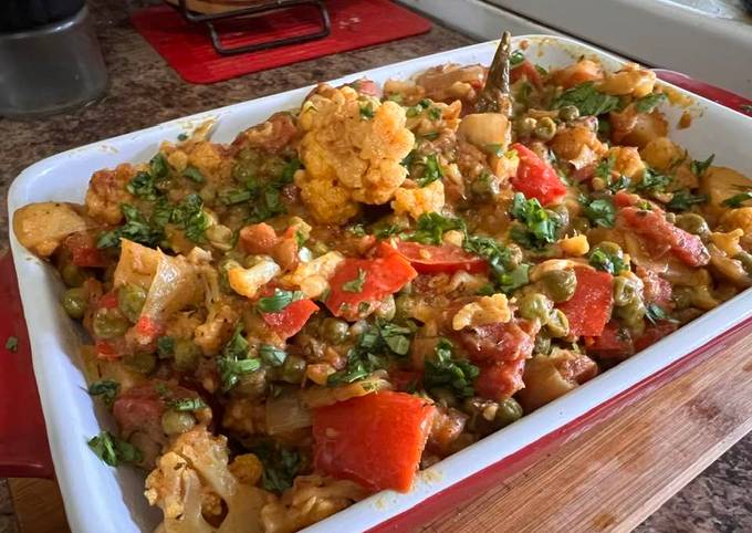 A picture of Mixed vegetable karahi.