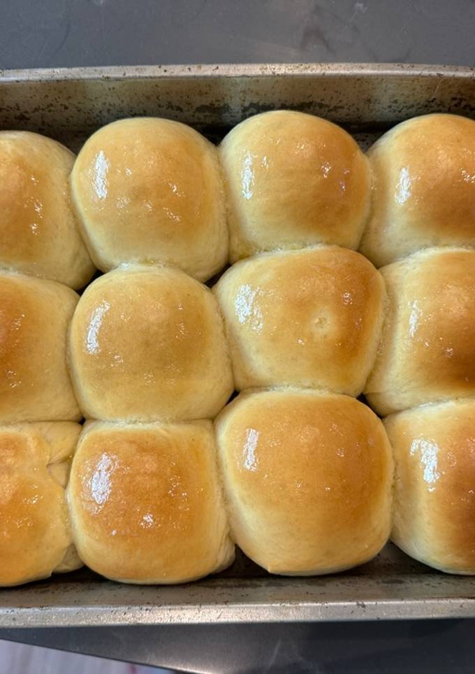 A picture of Best ever soft fluffy dinner rolls. WOOOOOWEEE.