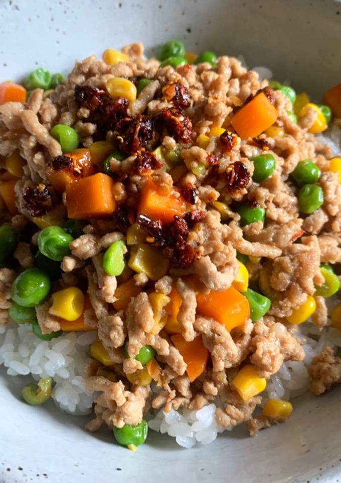 A picture of Mixed Vegetables & Mince Rice Bowl.