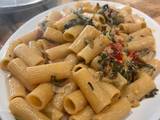 A picture of Quick and delicious sour cream rigatoni pasta with leek, pepper and spinach.