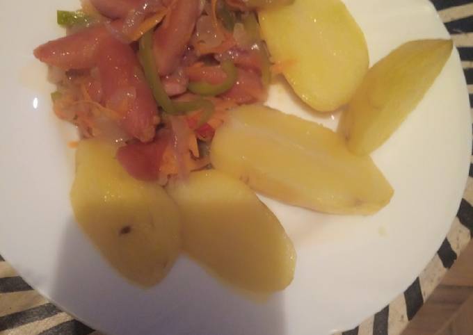 A picture of Baked potatoes with mini bite veggies.