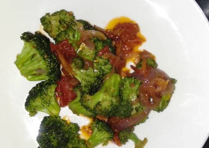 A picture of Broccoli and Tomatoes.