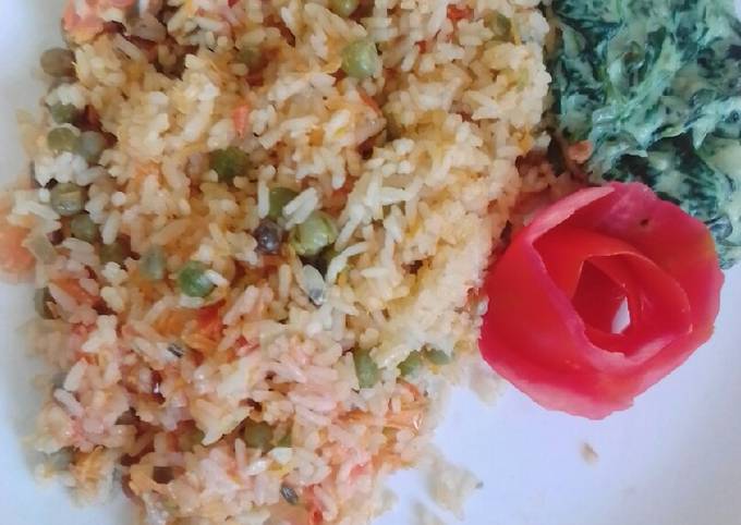 A picture of Vegetable rice #newauthourschalleng.